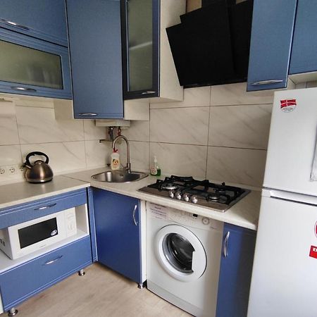 Двухкомнатные Апартаменты Центр Mystetsʹka 3 Kr Apartments Krivoi Rog Exterior foto