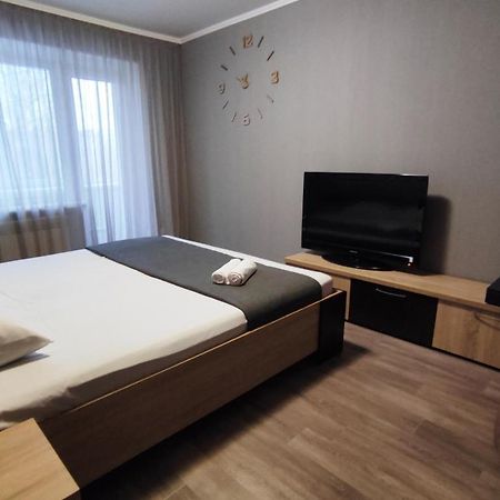 Двухкомнатные Апартаменты Центр Mystetsʹka 3 Kr Apartments Krivoi Rog Exterior foto