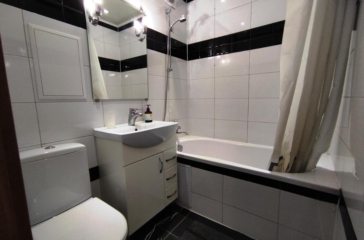 Двухкомнатные Апартаменты Центр Mystetsʹka 3 Kr Apartments Krivoi Rog Exterior foto