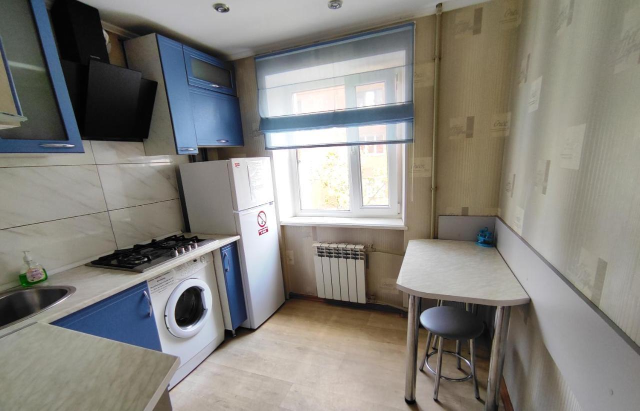 Двухкомнатные Апартаменты Центр Mystetsʹka 3 Kr Apartments Krivoi Rog Exterior foto