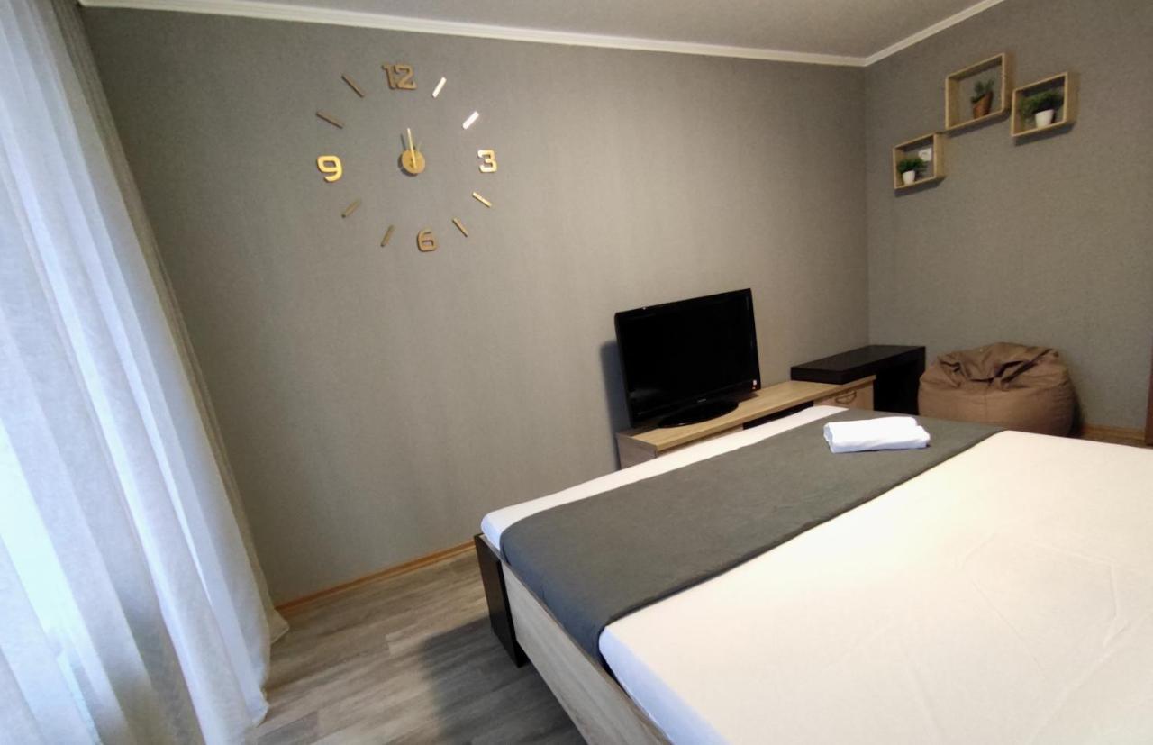 Двухкомнатные Апартаменты Центр Mystetsʹka 3 Kr Apartments Krivoi Rog Exterior foto