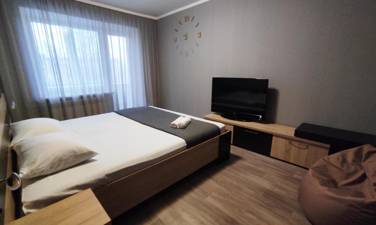 Двухкомнатные Апартаменты Центр Mystetsʹka 3 Kr Apartments Krivoi Rog Exterior foto