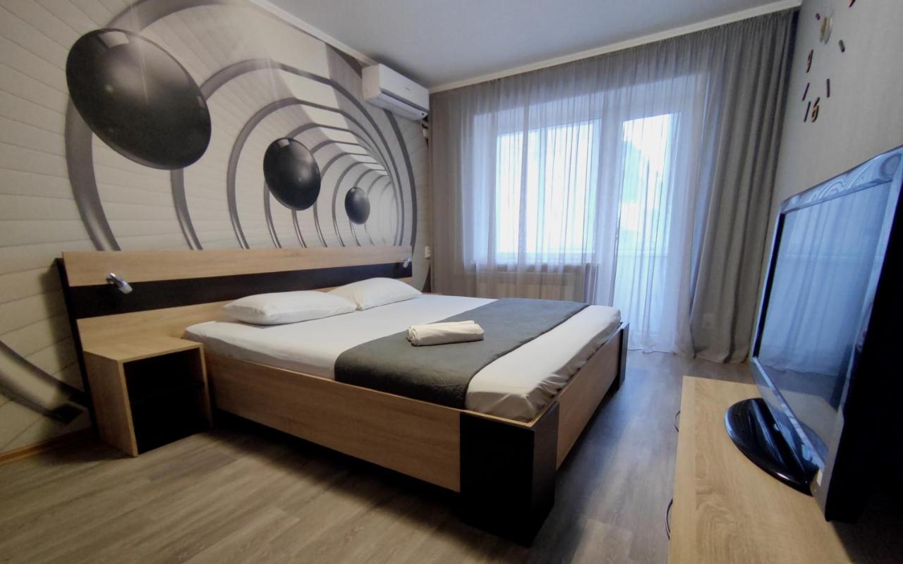 Двухкомнатные Апартаменты Центр Mystetsʹka 3 Kr Apartments Krivoi Rog Exterior foto