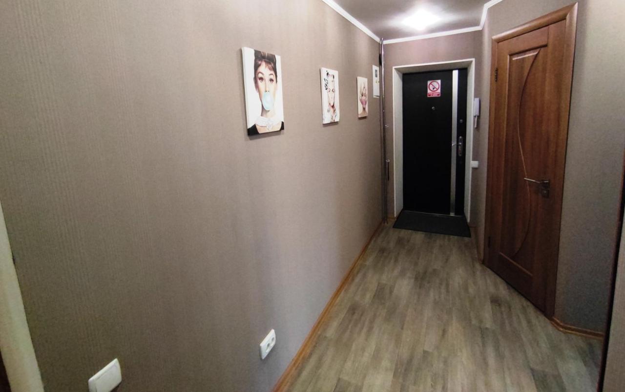 Двухкомнатные Апартаменты Центр Mystetsʹka 3 Kr Apartments Krivoi Rog Exterior foto